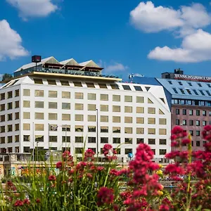 4* فندق Radisson Red Hotel,