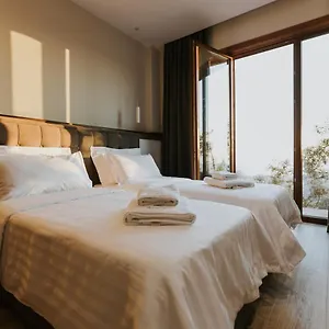 https://hotel-kroi-near-castle-entrance-castle-and-town-view.albaniahotels.org