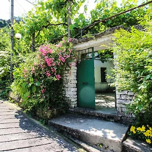 floras-guesthouse.albaniahotels.org/